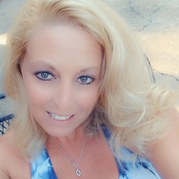 Meet your Posher, Carissa - Picture 3 of 8